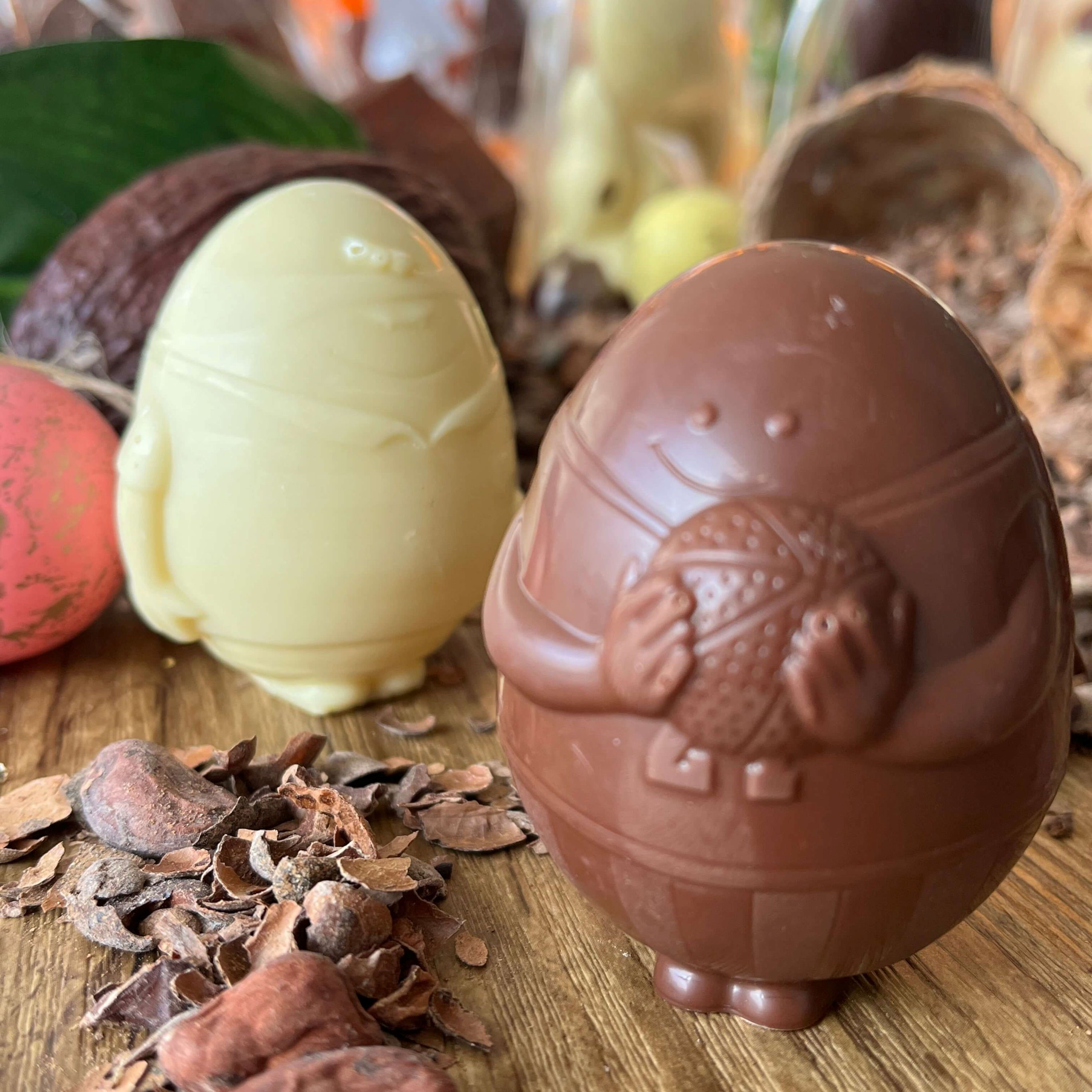 Nos chocolats de pâques intégralement fabriqués à la main depuis la fève de cacao